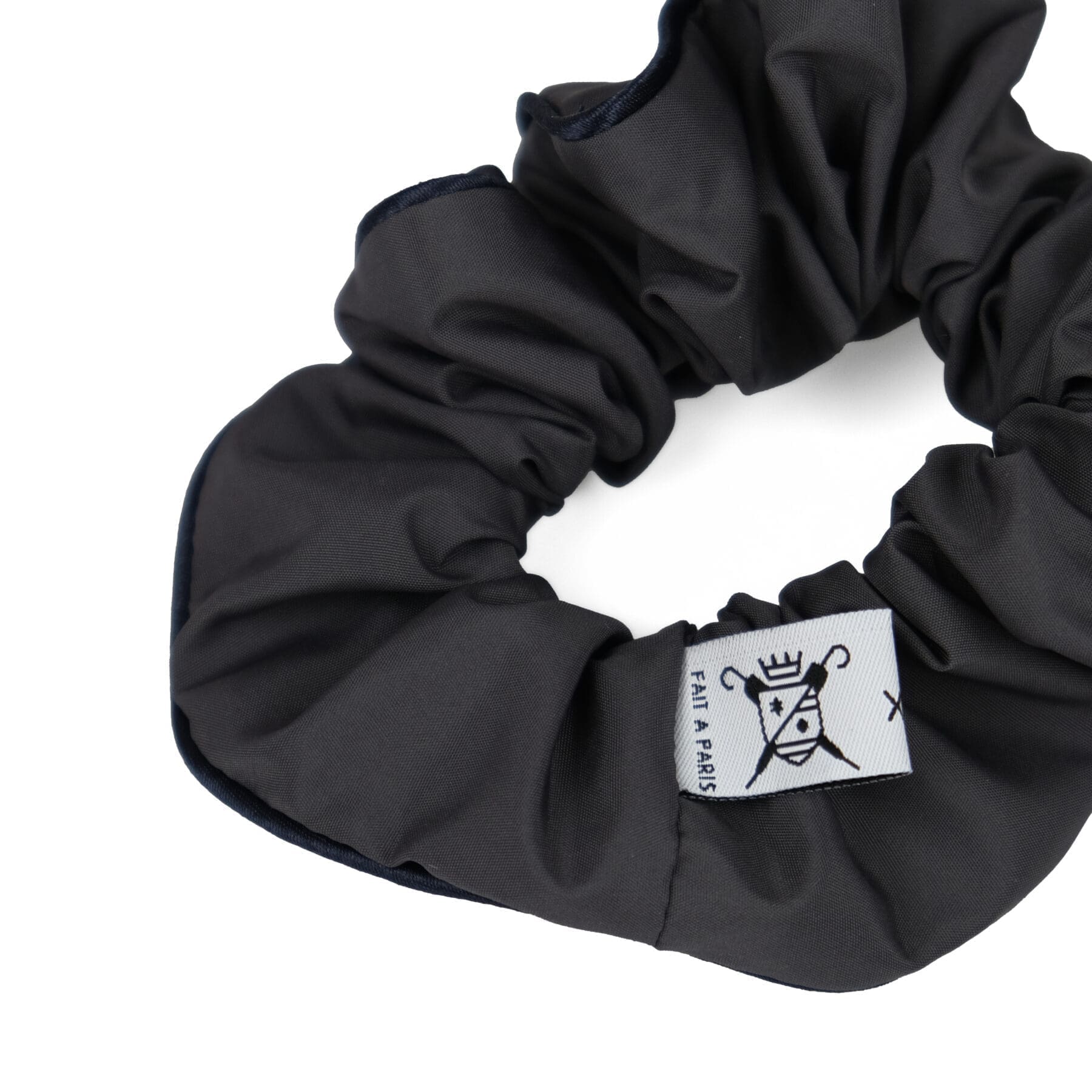 chouchou-upcyclé-anthracite-Le Parapluie de Cherbourg-Atelier Boivin Paris